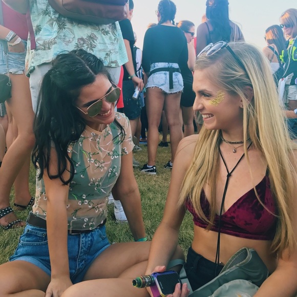 Urban outfitters see through flower shirt - Picture 1 of 2